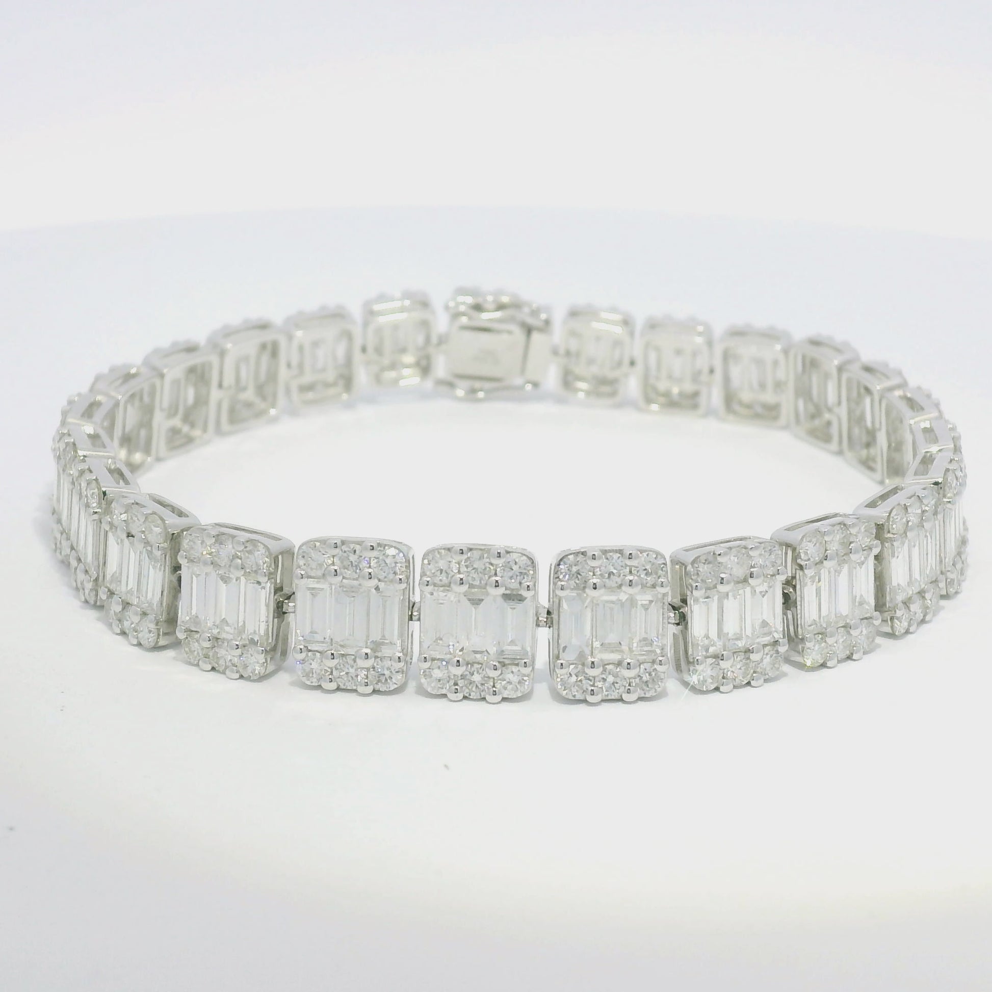 18k White Gold Natural Diamond Mosaic Rectangular Station Bracelet