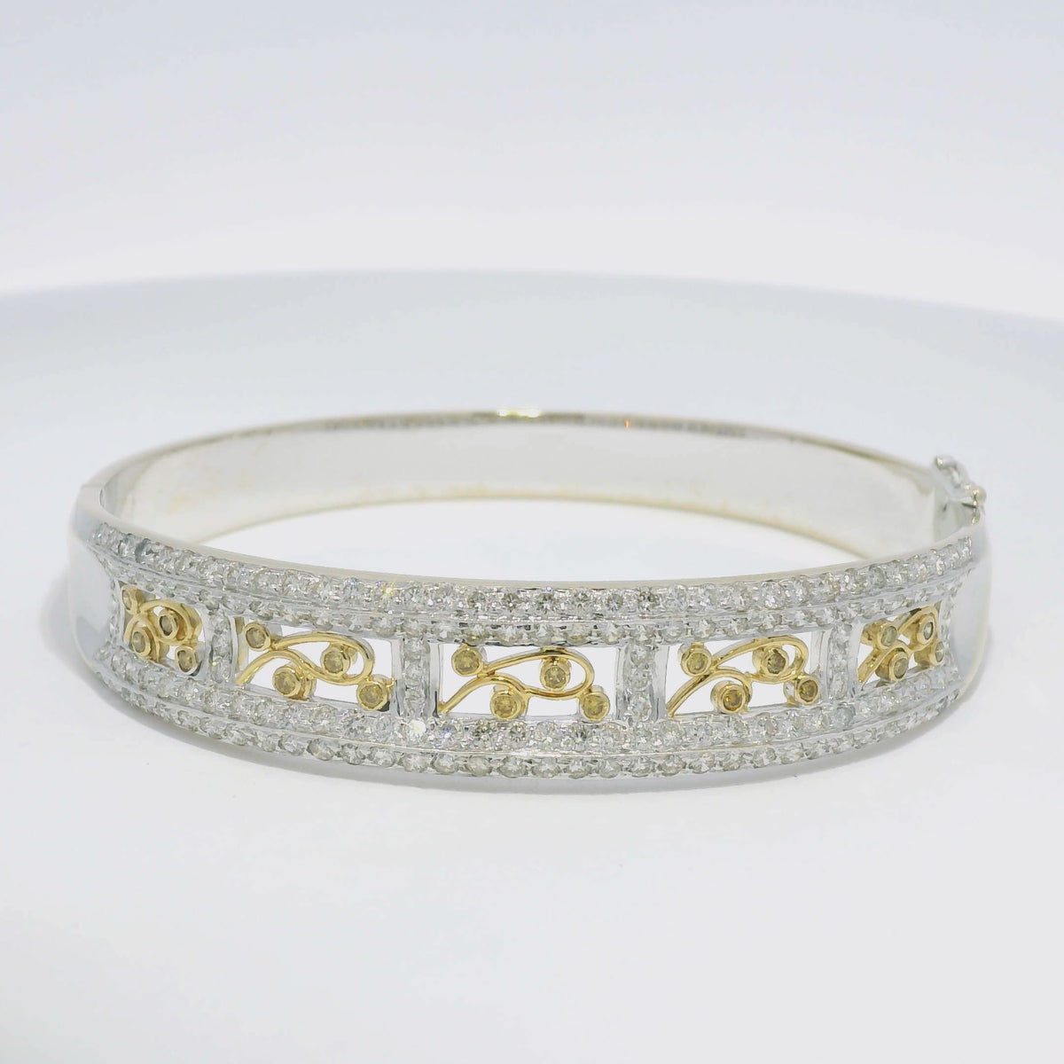 18k Two Tone Gold Natural Diamond Floral Design Bangle Bracelet