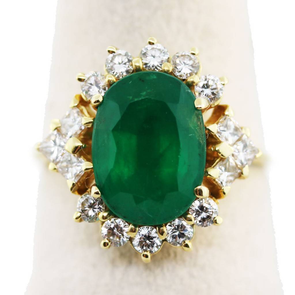 emerald_cut_diamond_ring