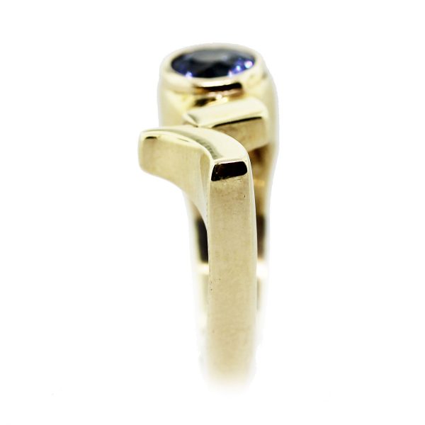 Gemstone gold ring