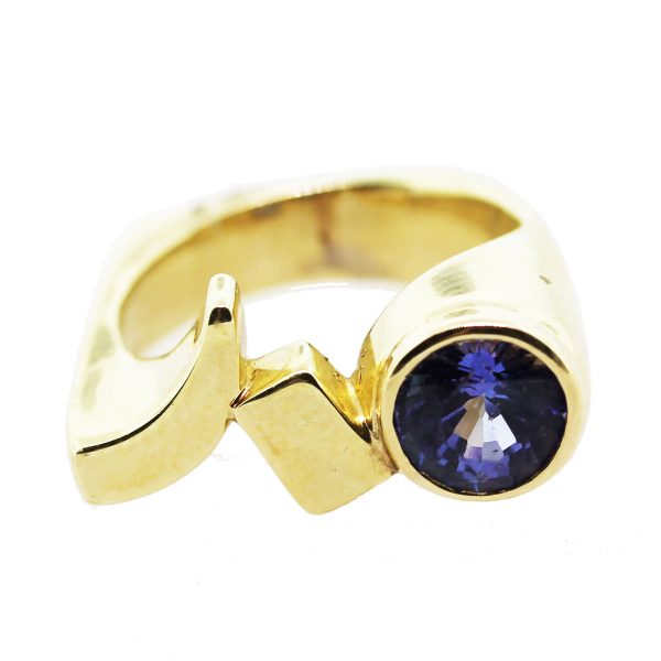 Gemstone gold ring