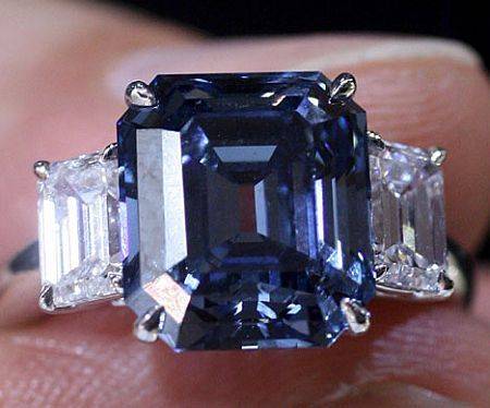 Sotheby's Internally flawless blue diamond
