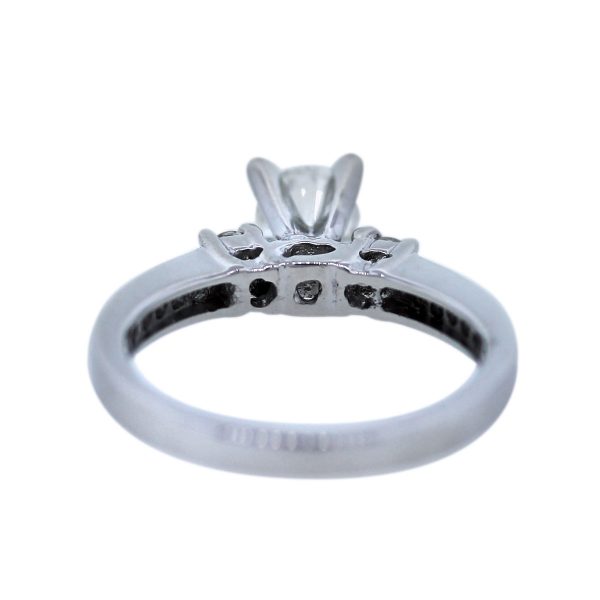 18k white gold diamond engagement ring
