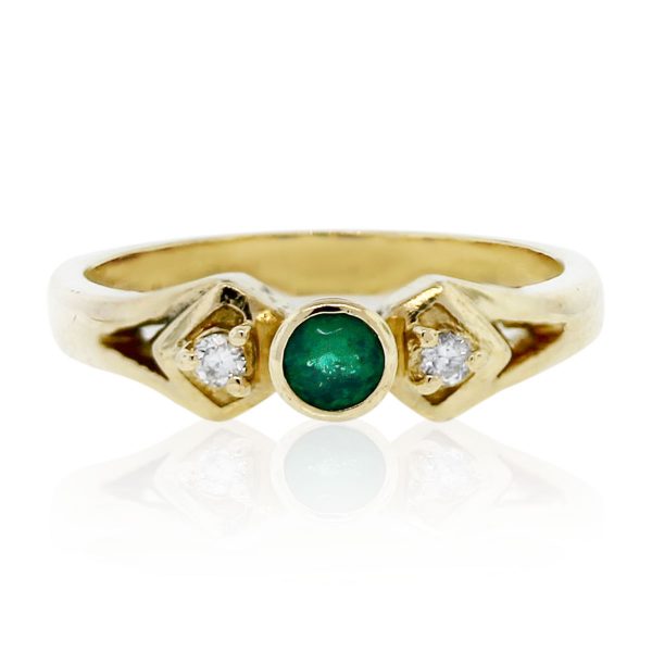 18kt Yellow Gold Emerald & Diamond Ring