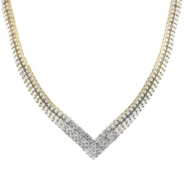 v diamond necklace