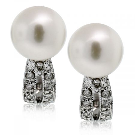 These 14k White Gold Pearl & Diamond Curved Hook Studs are beautiful