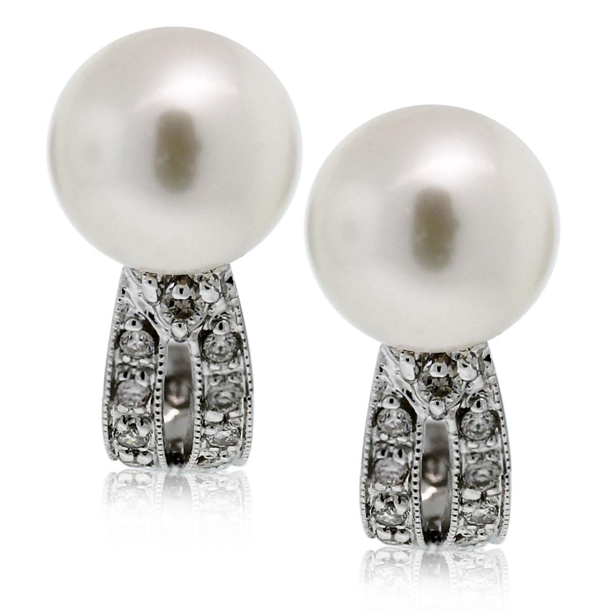 These 14k White Gold Pearl & Diamond Curved Hook Studs are beautiful