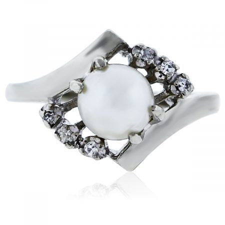 You are viewing this white gold diamond pearl ring!