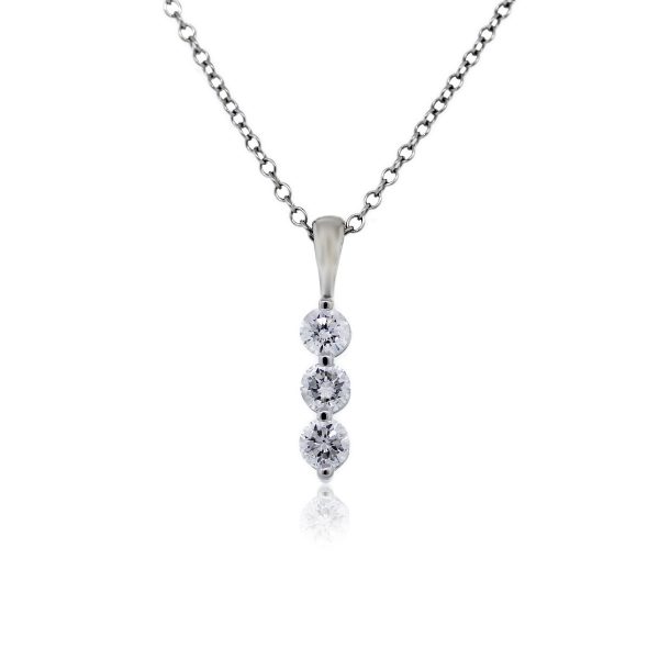 This 14k White Gold 3 Round Cut Diamond Pendant and Necklace is in Excellent Condition!