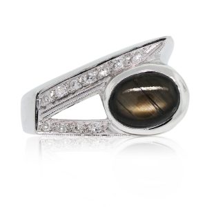 This 14k White Gold Hematite and Diamond Men's Ring is gorgeous