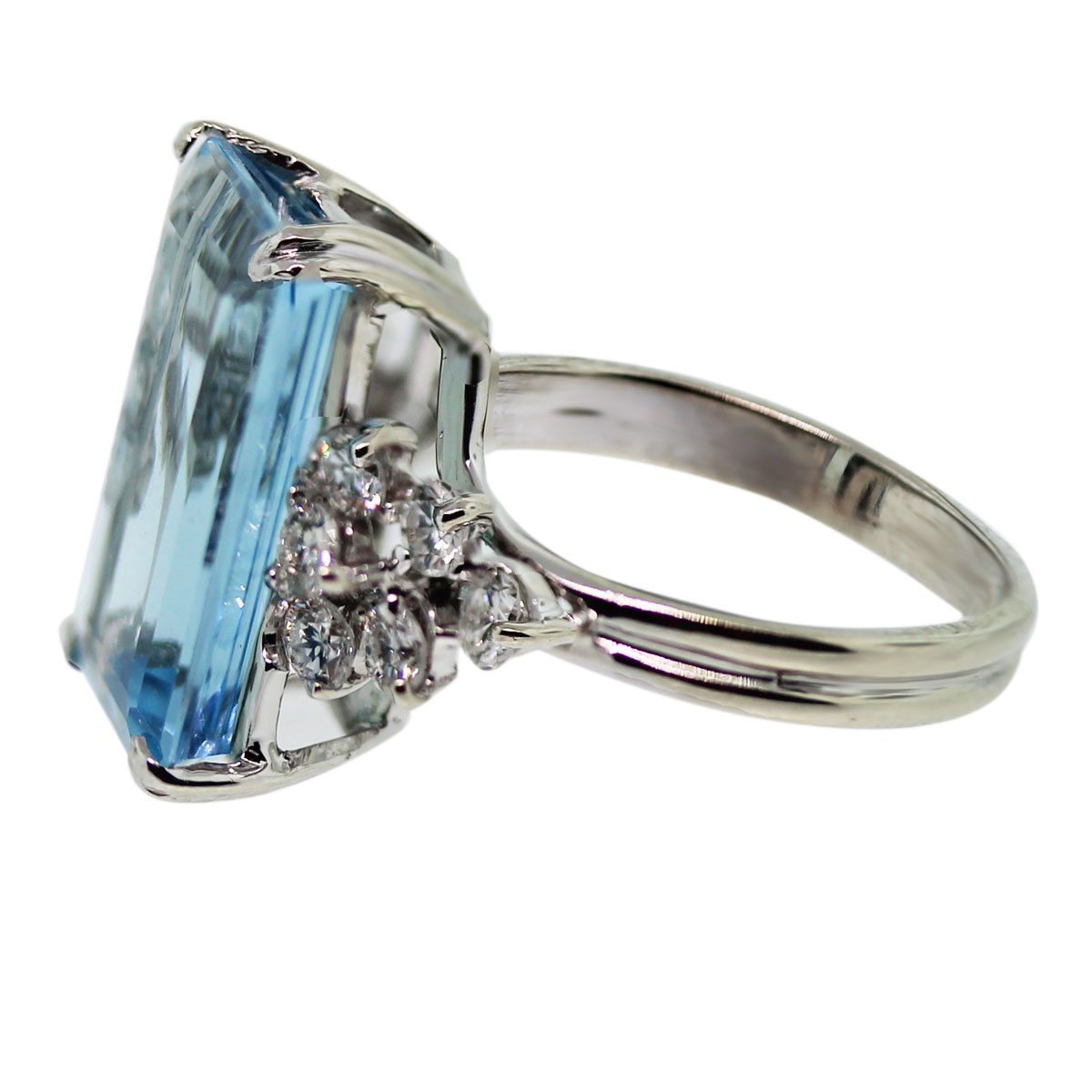 14k White gold 10ct Emerald Cut Aquamarine & Diamond Ring