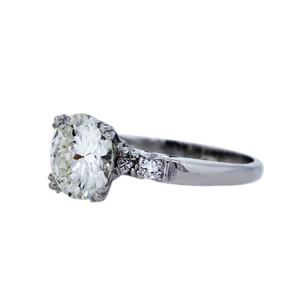 Round Brilliant diamond Engagement Ring