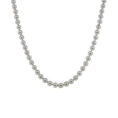 Jewelry Staple: Pearl Necklace