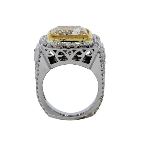 Cushion Cut Diamond Engagement Ring