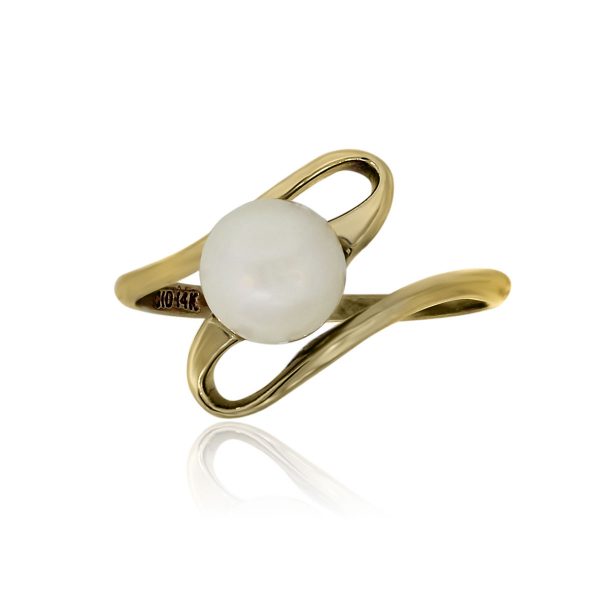 You are viewing this 14k Yellow Gold 6mm Pearl Solitaire Ring!