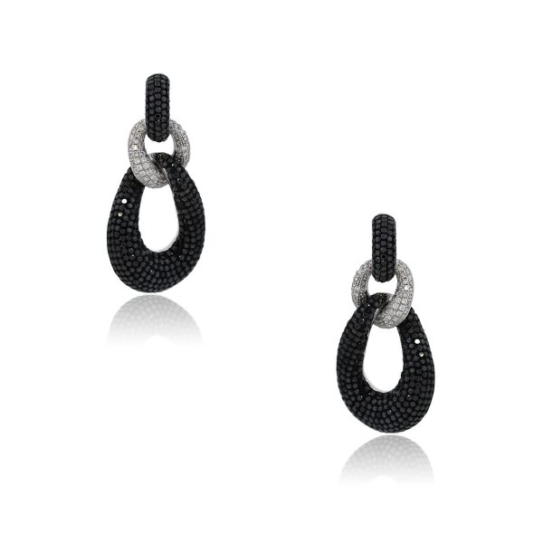 You are viewing these 18k White Gold Black and White Diamond Drop Dangle Earrings!