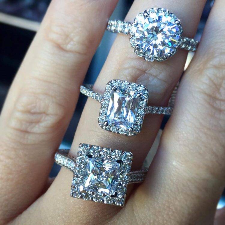 Halo vs No Halo Engagement Rings