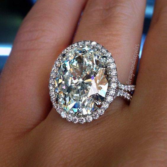 Halo vs. No Halo Engagement Rings