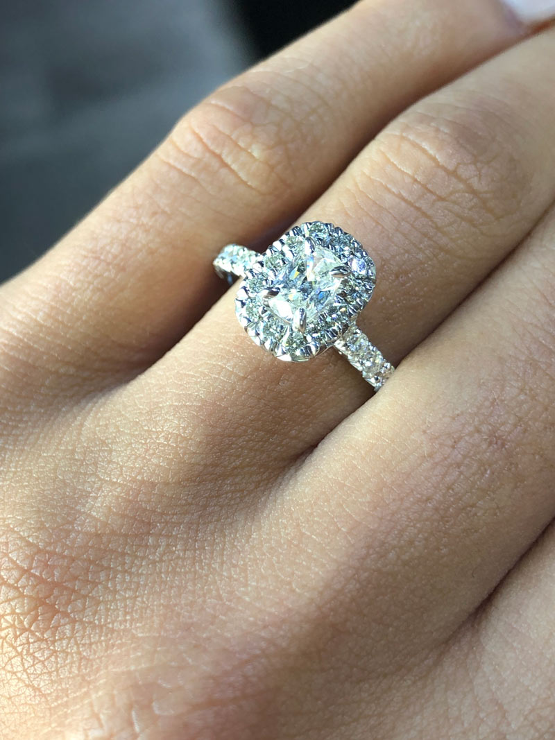 halo or no halo on engagement ring