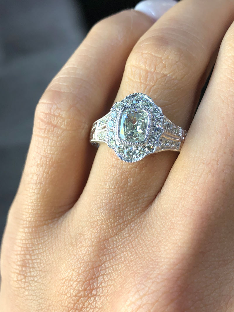 halo vs no halo engagement ring