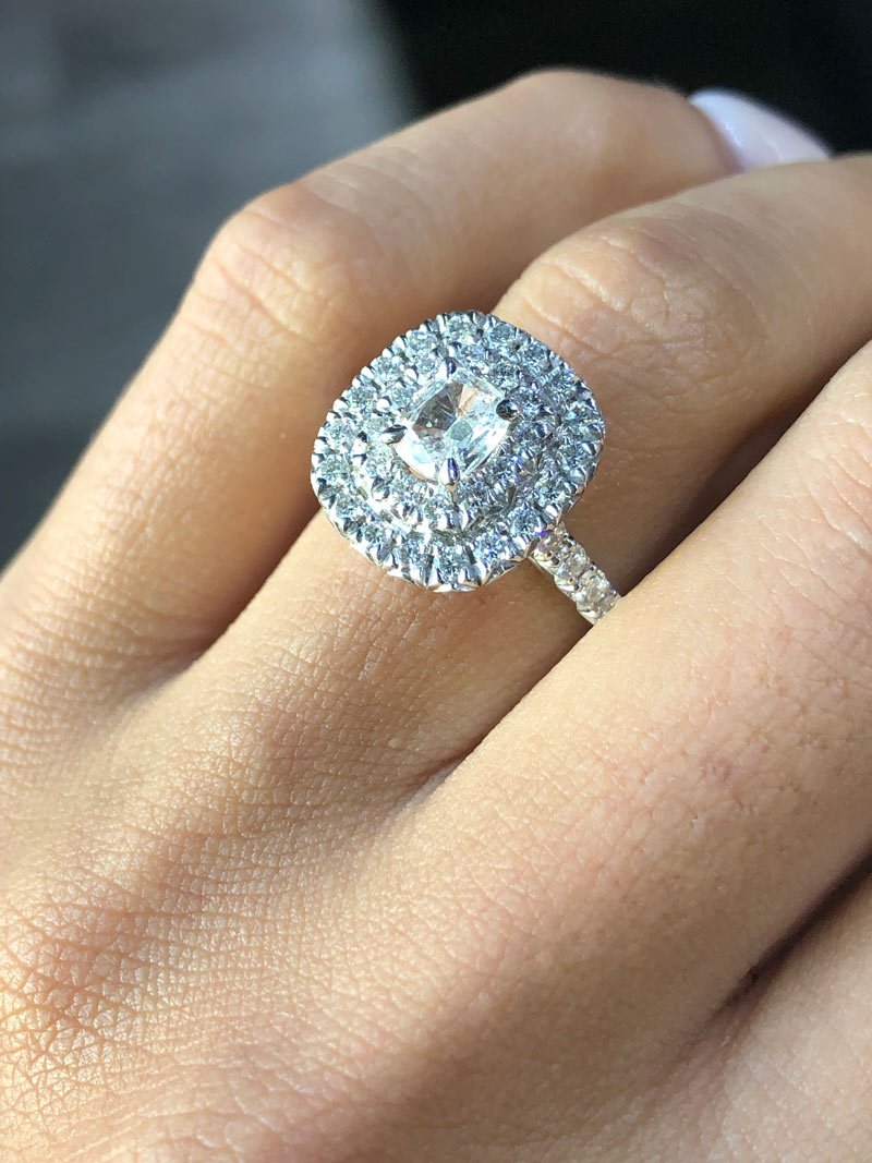 etik sponsor Distribuere Halo vs No Halo Engagement Ring: Pros and Cons | What is a Halo Ring?