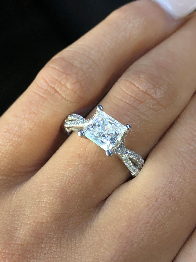 no halo engagement ring