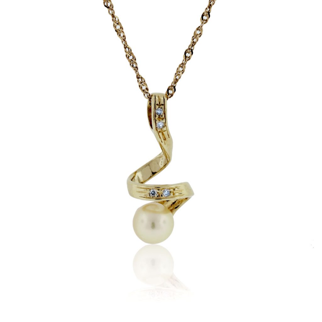 You are viewing this 18K Yellow Gold Pearl & Diamond Pendant