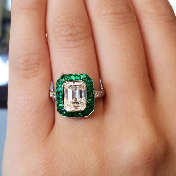 Ladies Emerald Diamond Engagement ring