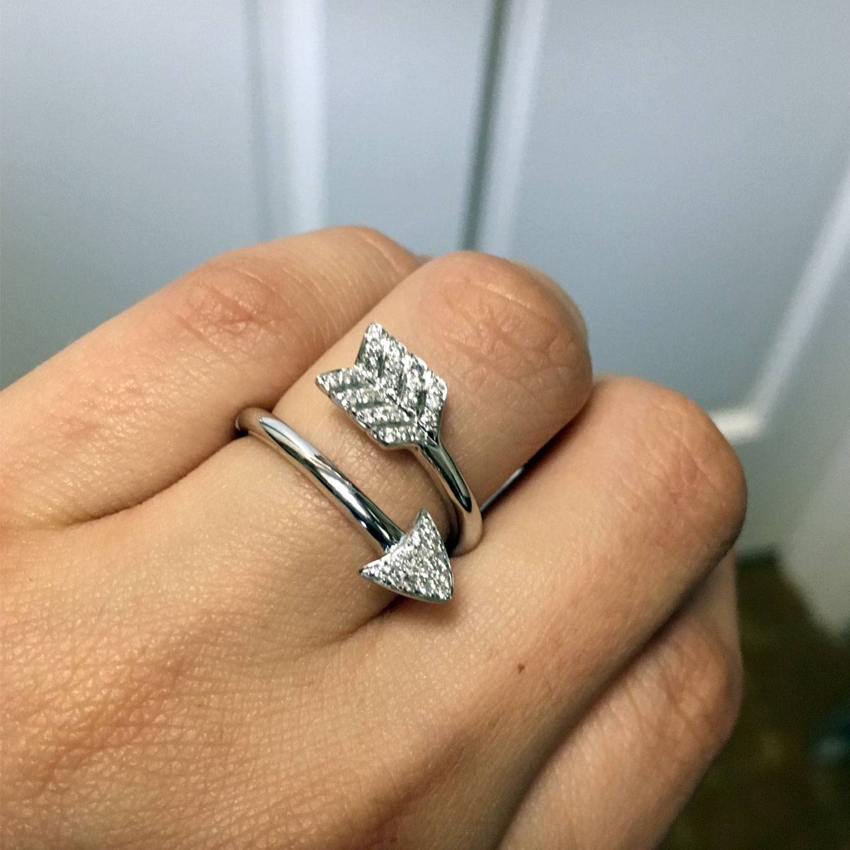 Arrow ring with diamonds