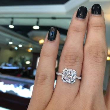 Princess cut halo engagement ring