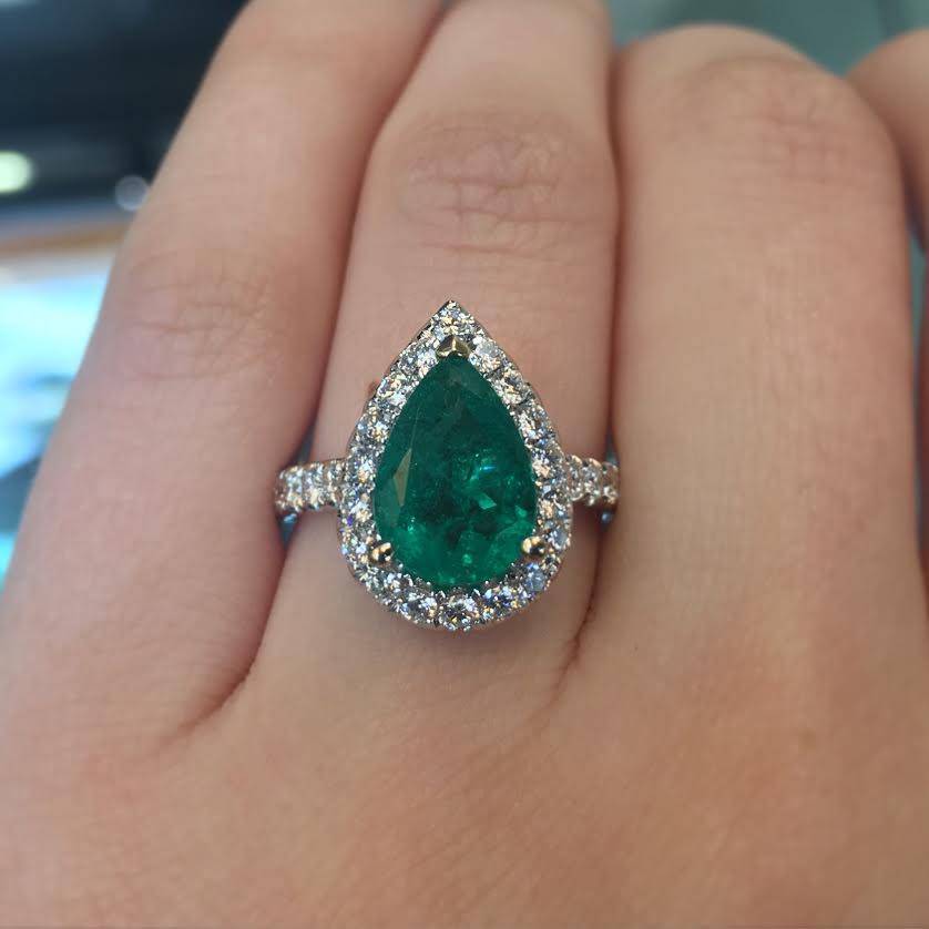 This pear shaped emerald ring is a gorgeous alternative engagement ring!