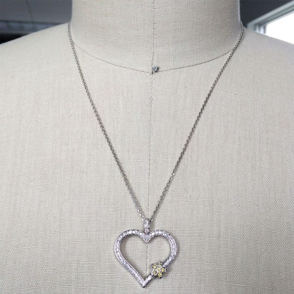 14k White Gold 0.50ctw Diamond Flower on Heart Pendant Chain