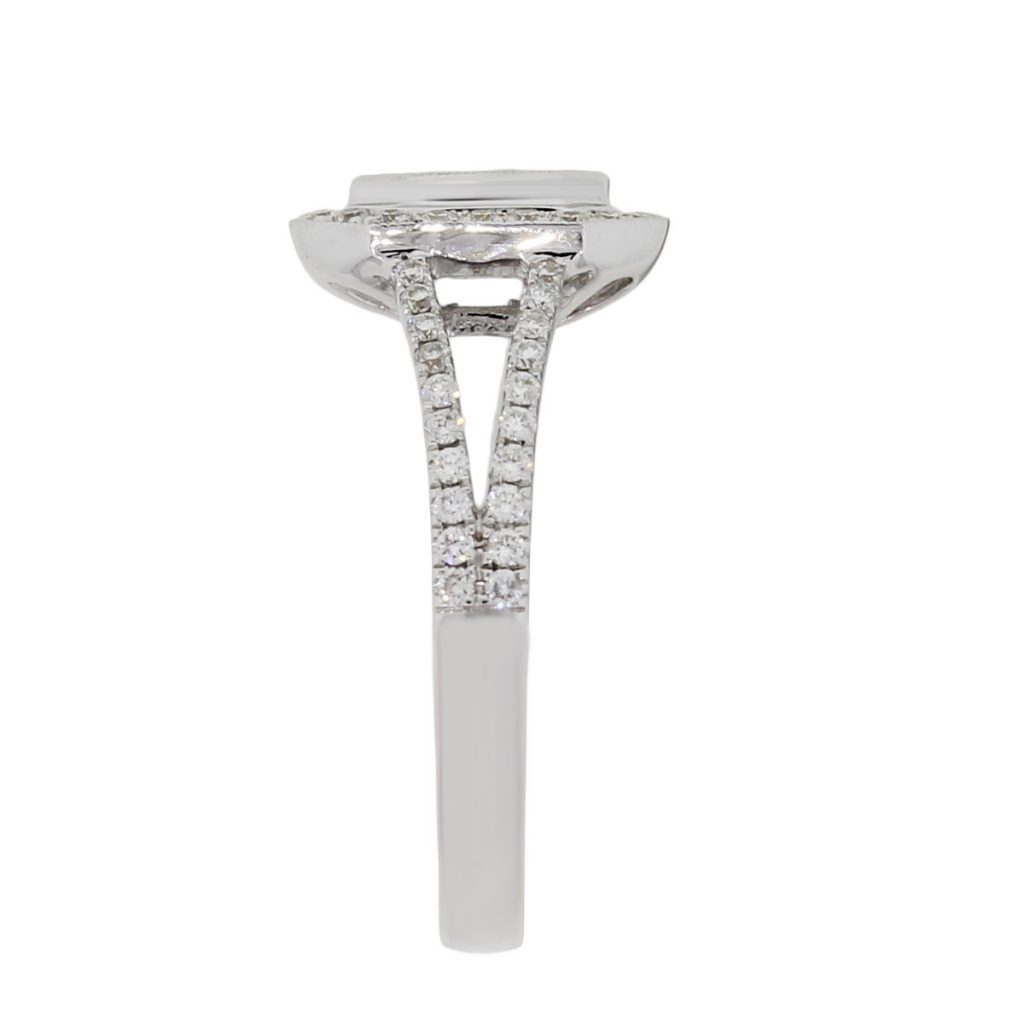 18k White Gold 0.86ctw Round and Baguette Diamond Illusion Ring