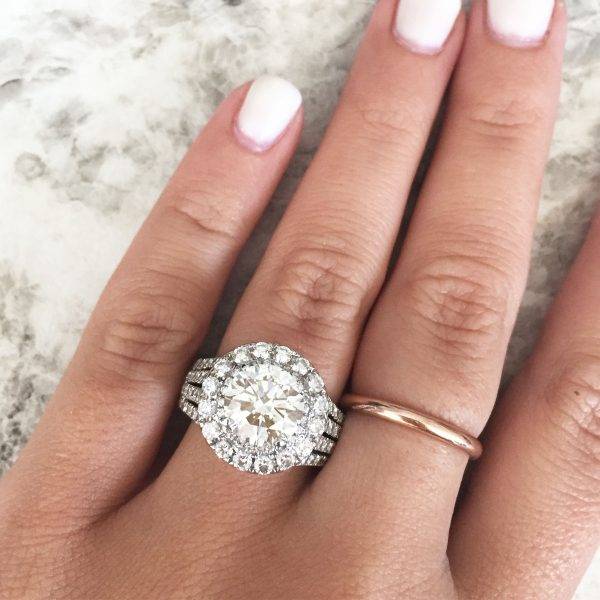 Large engagement deals rings