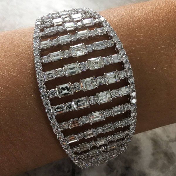 18k White Gold 17.88ctw Diamond Bangle Wide Bracelet