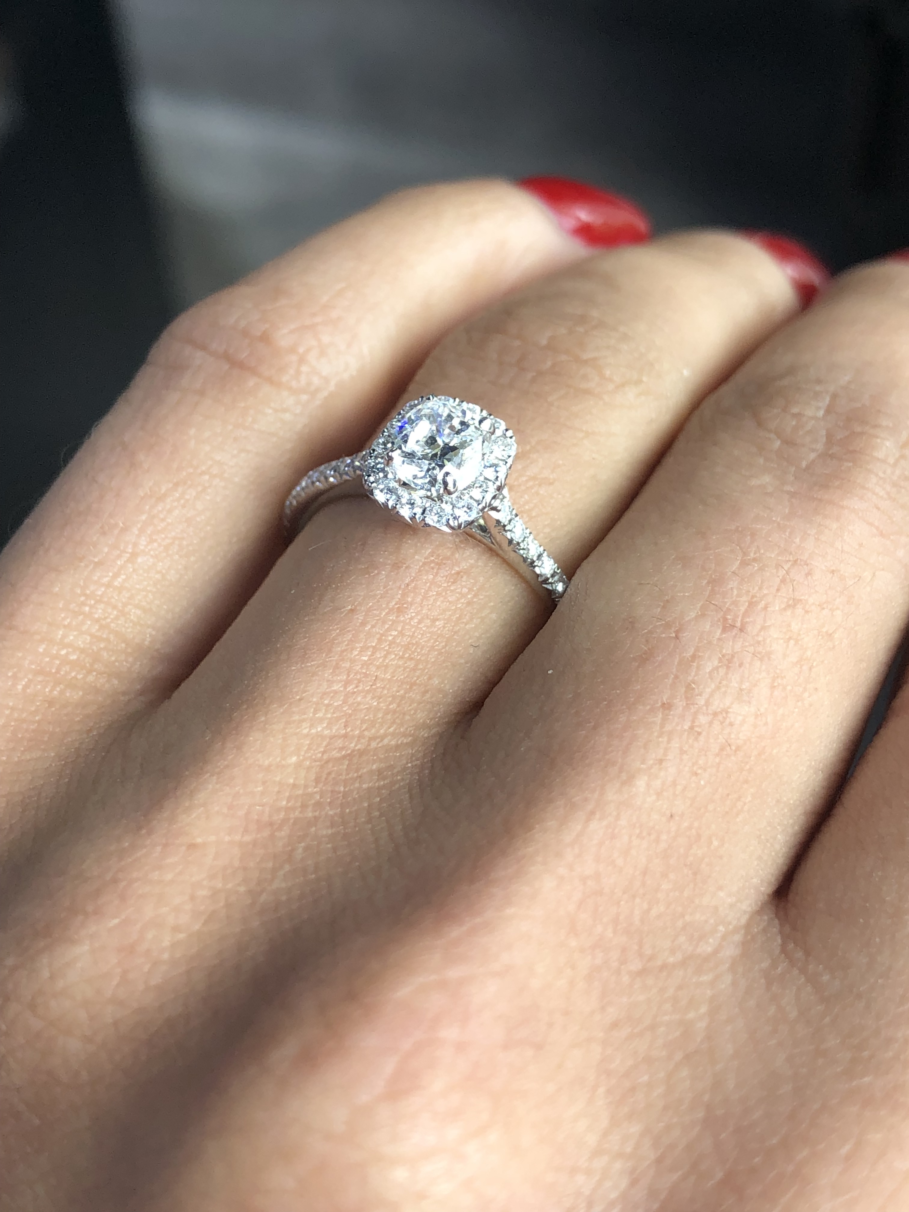 What Does Miranda Lambert's Wedding Ring Look Like