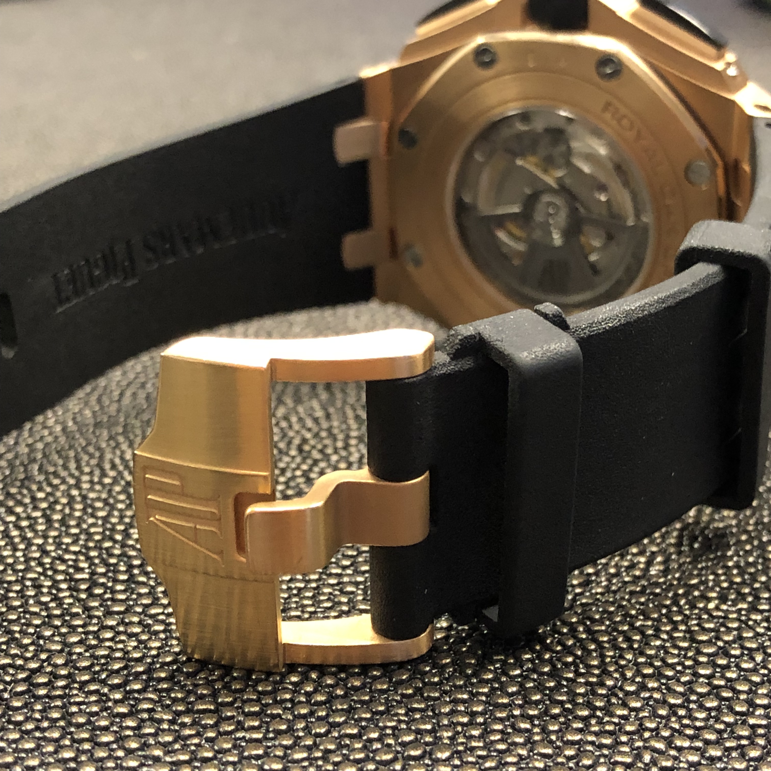 audemars piguet royal oak offshore rose gold rubber clad black watch strap buckle