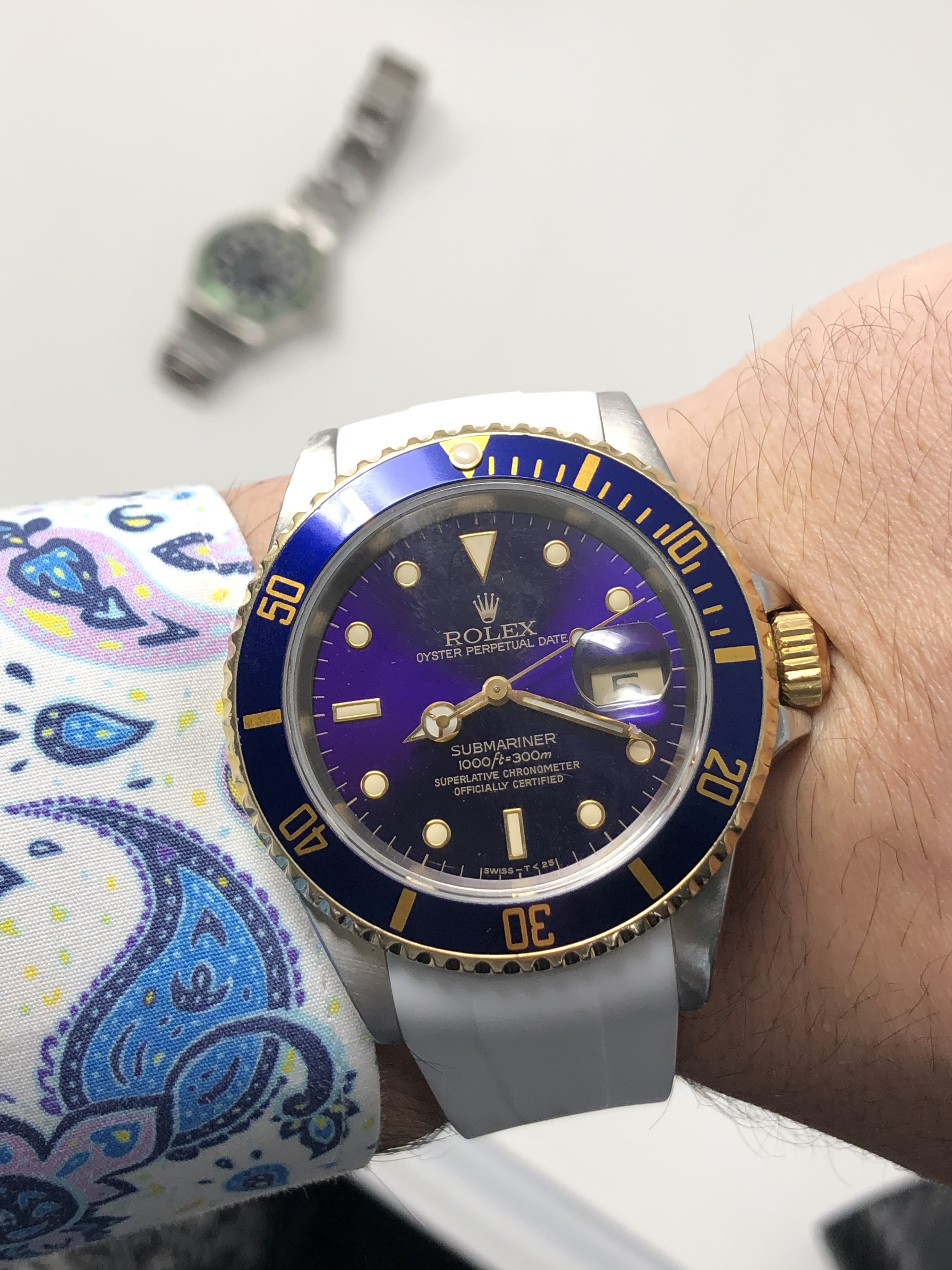 Rolex Submariner 16610 two tone blue dial with white strap