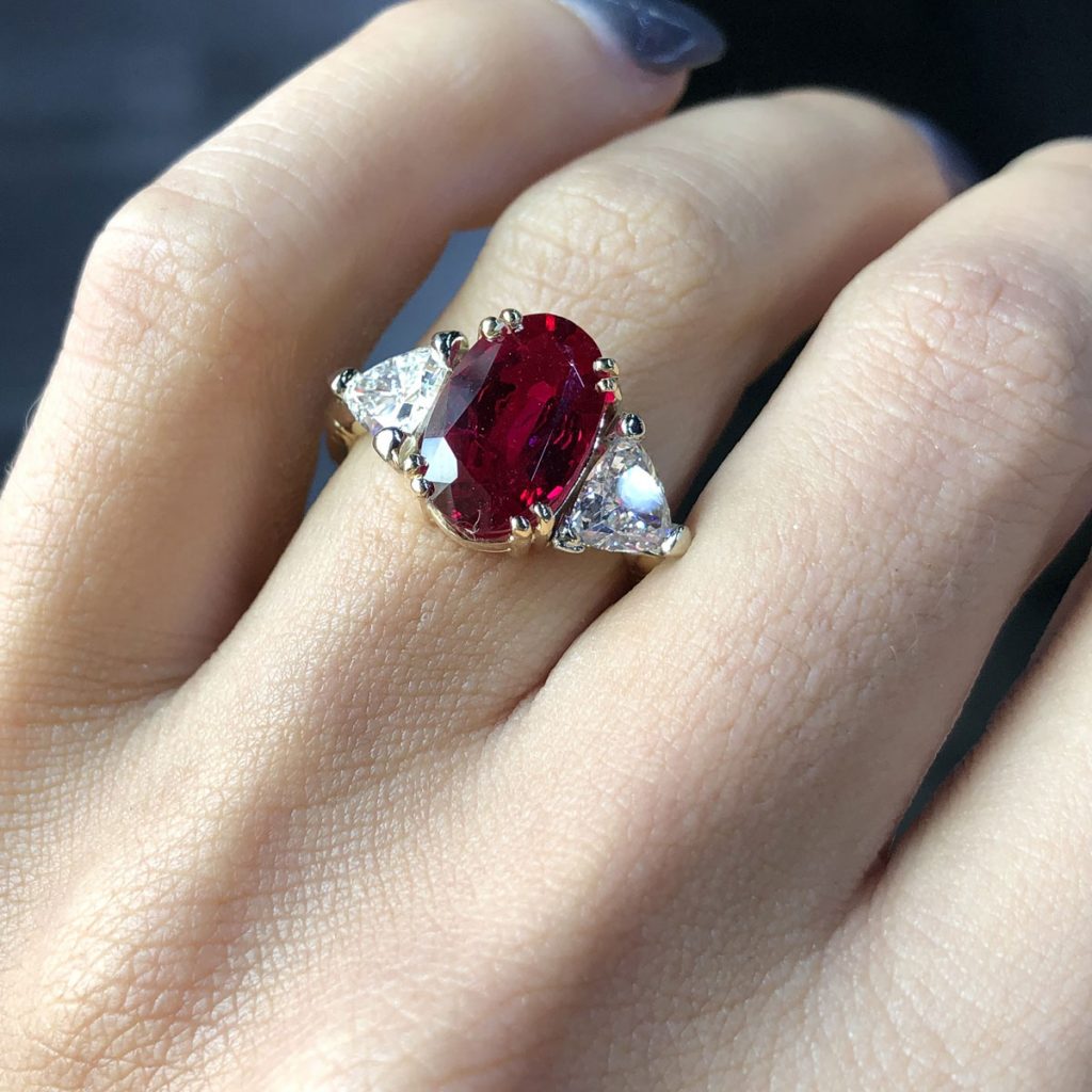 18k Yellow Gold 3.66ct Oval Synthetic Ruby Diamond Ring