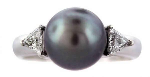 10 Gorgeous Black Stone Engagement Rings for the Unique Bride