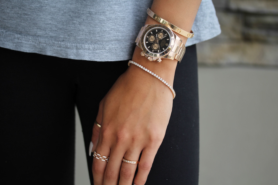 Ladies wear watches on which outlet wrist