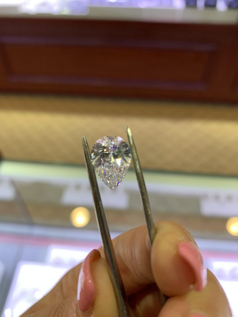 selling diamond at diamond jewelry stores