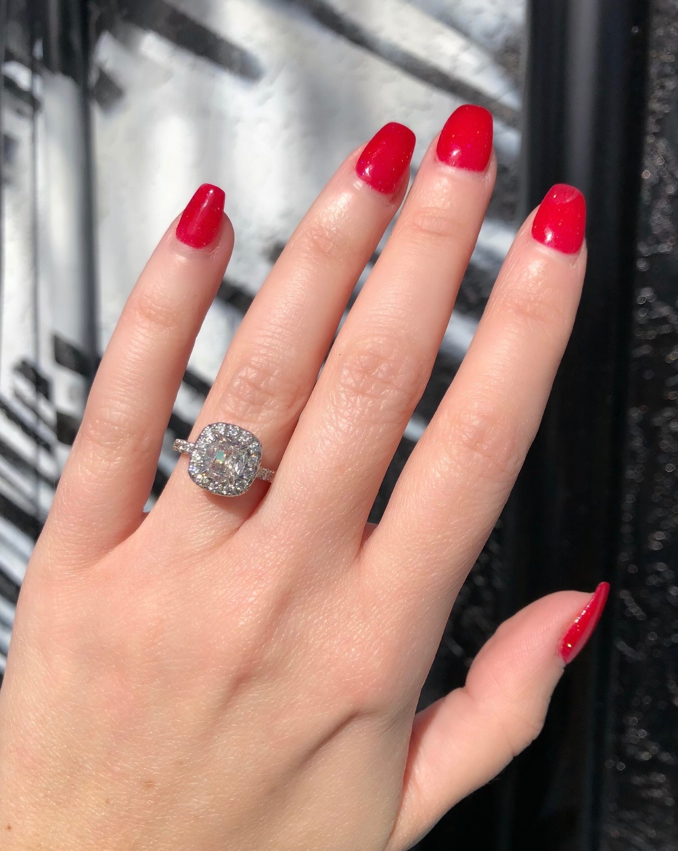 8 Reasons Why Halo Engagement Rings Are Not Going Out Of Style