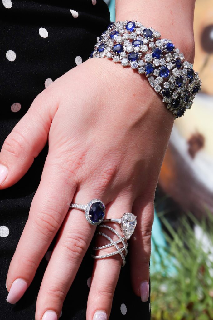 what to look for when buying sapphire jewelry