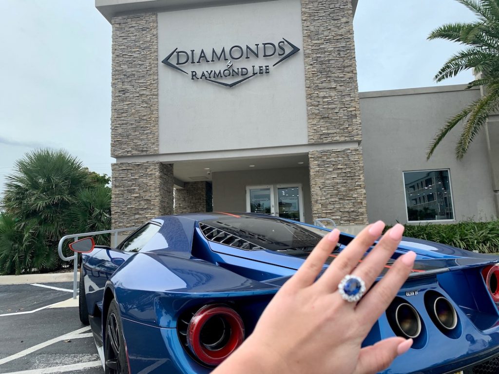 blue sapphire diamond ring