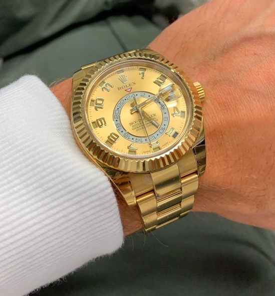 How much does 2025 a gold rolex cost