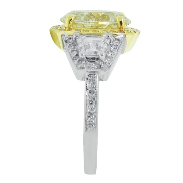 18k White Gold Fancy Yellow diamond ring