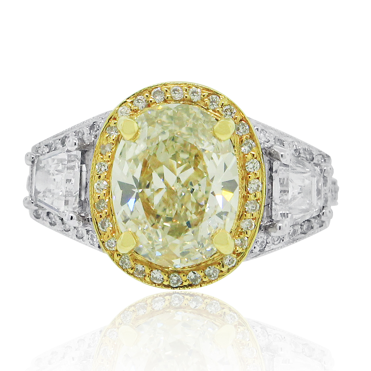 18k White Gold Fancy Yellow diamond ring