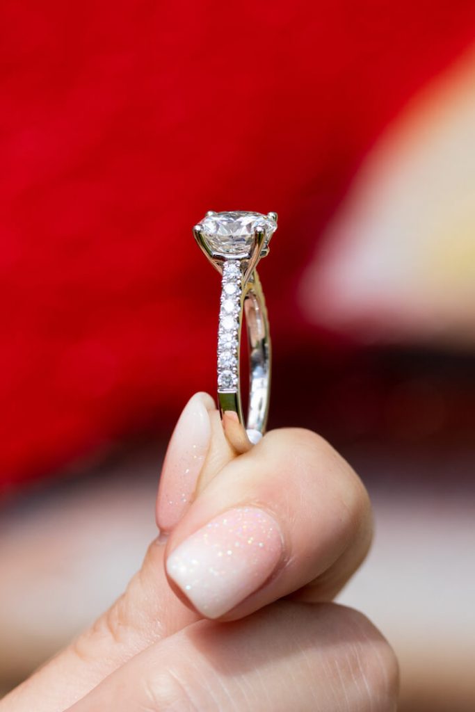 how to choose a solitaire engagement ring