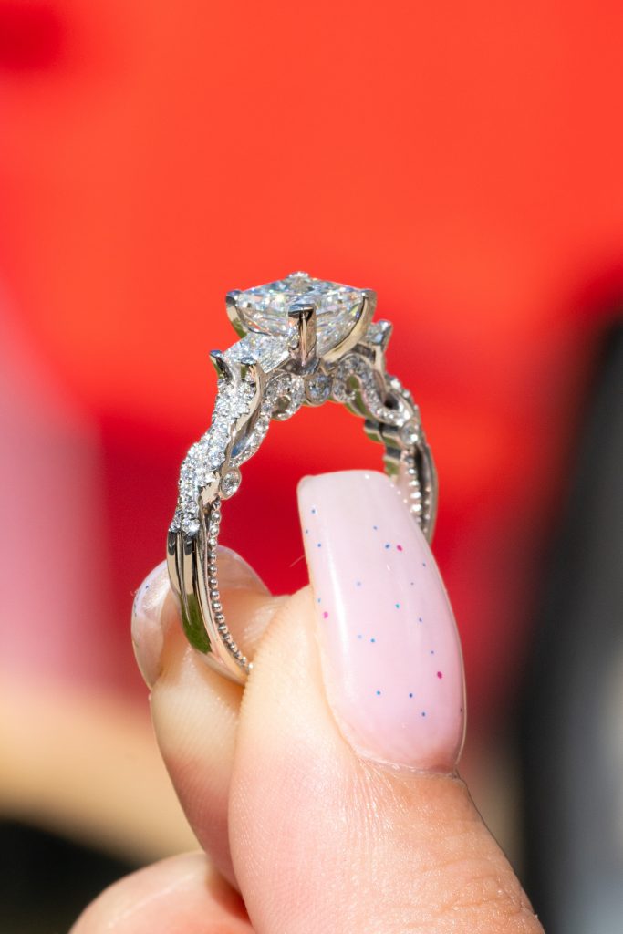 How to identify a princess cut diamond engagement ring?